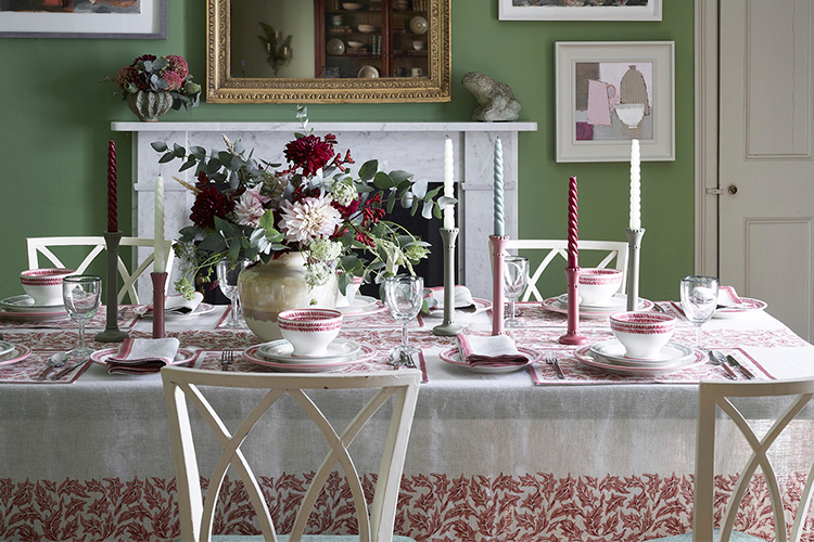 7 traditional dining table designs that will give your home a classic look