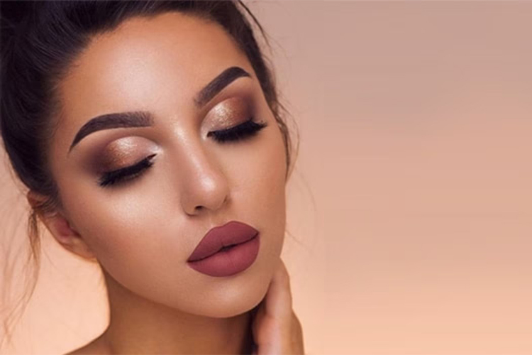 How to apply eyeshadow like a pro: instructions with pictures