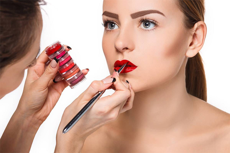 How to apply lipstick perfectly